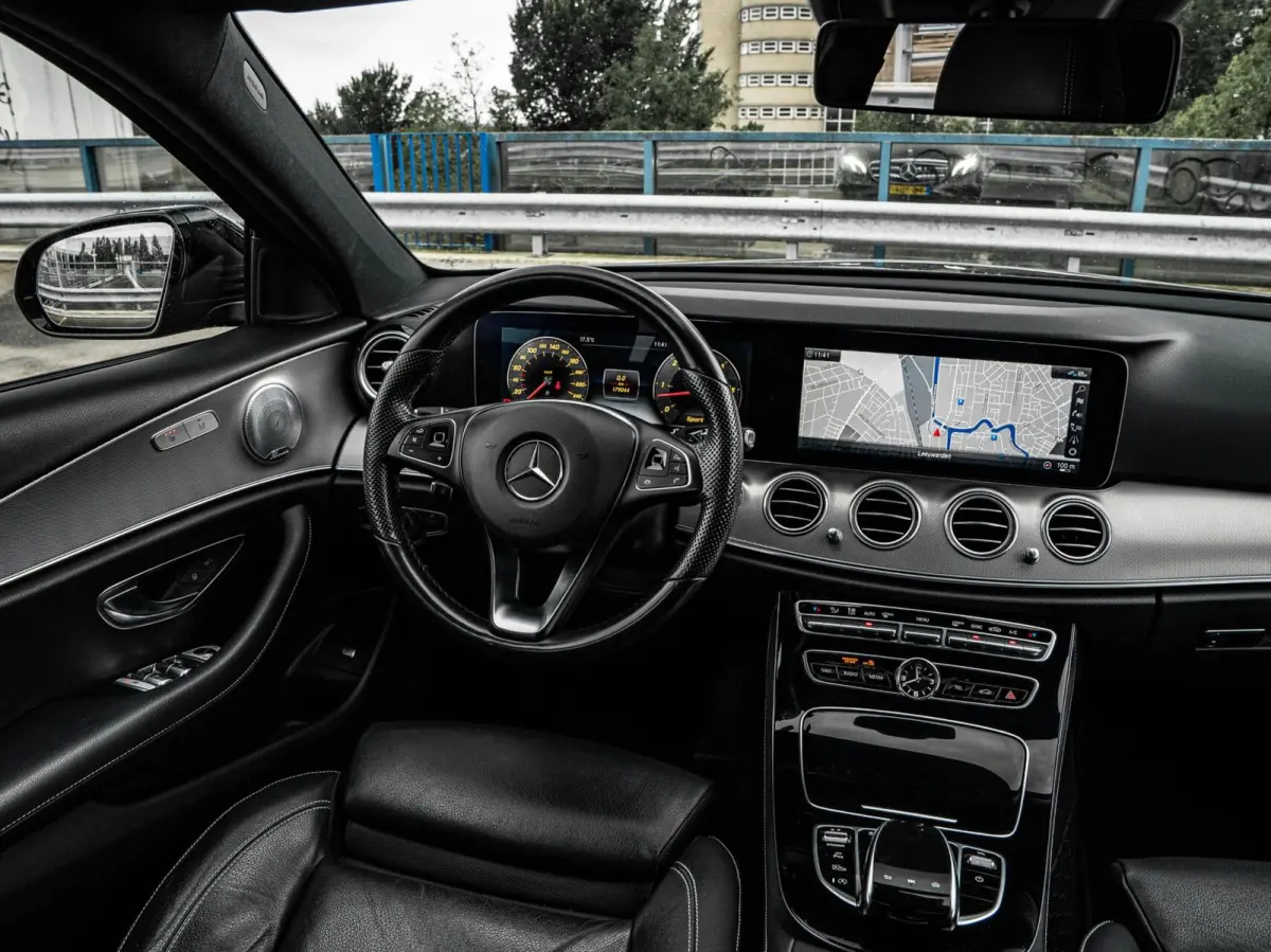 350 d AMG Night Edition | Schuifdak | Burmester | Leder | HUD | 360 Camera | Widescreen | Dodehoekdetectie | Keyless | Apple CarPlay/Android Auto | 19"