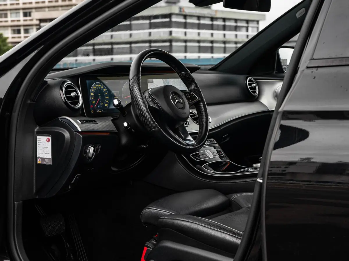 350 d AMG Night Edition | Schuifdak | Burmester | Leder | HUD | 360 Camera | Widescreen | Dodehoekdetectie | Keyless | Apple CarPlay/Android Auto | 19"