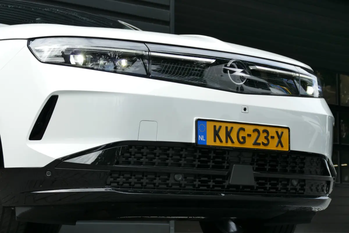 GS - (2025A) / 8 JAAR FABRIEKSGARATIE / PANO. DAK / STOEL-STUUR VERWARMING / 360 CAMERA / APPLE-ANDROID /