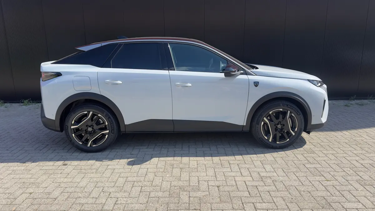 GT | Plug-In Hybride | Panorama Dak | Elektrisch Verstelbare Stoelen met Memory | Adaptieve Cruise Control | 360° Camera | Climate Control | Stoelverwarming Voor en Achter | Stoelverwarming
