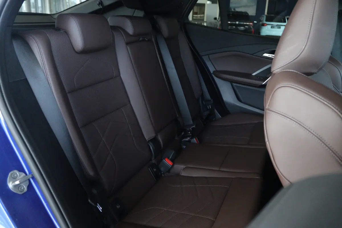 M35i xDrive | NL Auto | Harman & Kardon | Head-up | 360 Camera | Stoelverwarming | Keyless | Iconic Glow | Cruise Control |