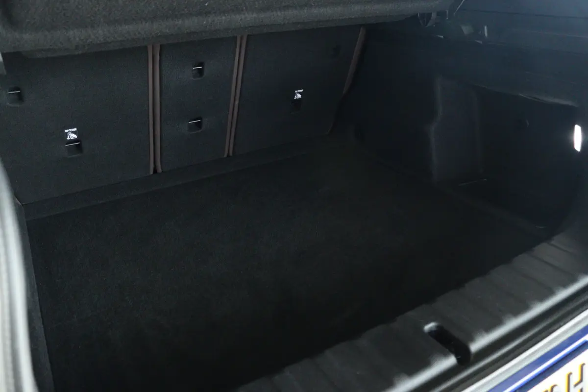 M35i xDrive | NL Auto | Harman & Kardon | Head-up | 360 Camera | Stoelverwarming | Keyless | Iconic Glow | Cruise Control |
