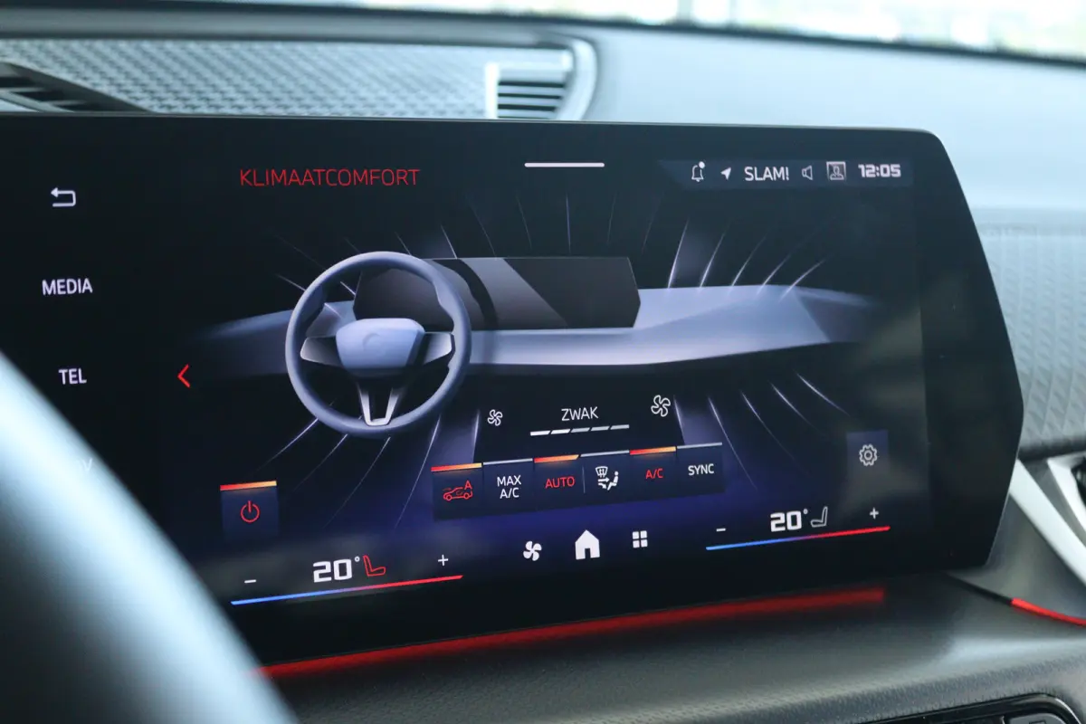 M35i xDrive | NL Auto | Harman & Kardon | Head-up | 360 Camera | Stoelverwarming | Keyless | Iconic Glow | Cruise Control |