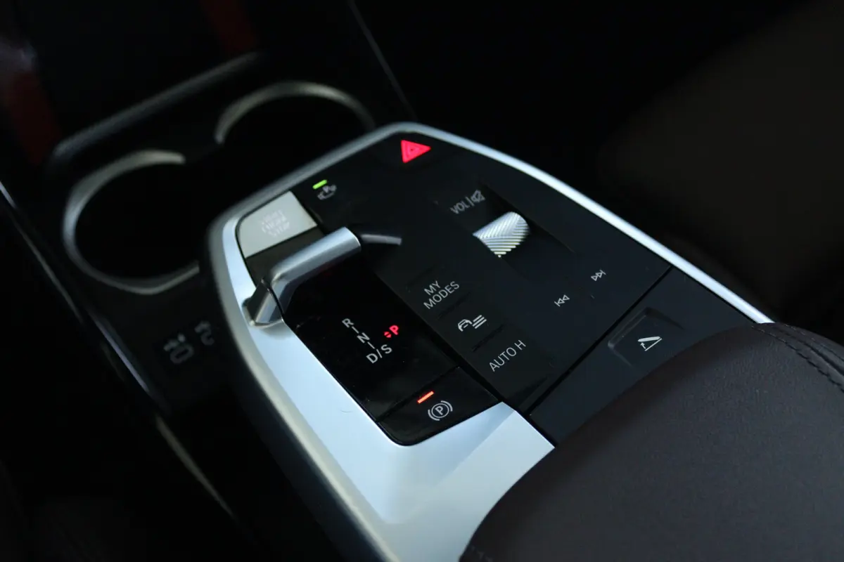 M35i xDrive | NL Auto | Harman & Kardon | Head-up | 360 Camera | Stoelverwarming | Keyless | Iconic Glow | Cruise Control |