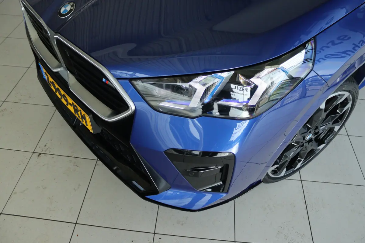 M35i xDrive | NL Auto | Harman & Kardon | Head-up | 360 Camera | Stoelverwarming | Keyless | Iconic Glow | Cruise Control |