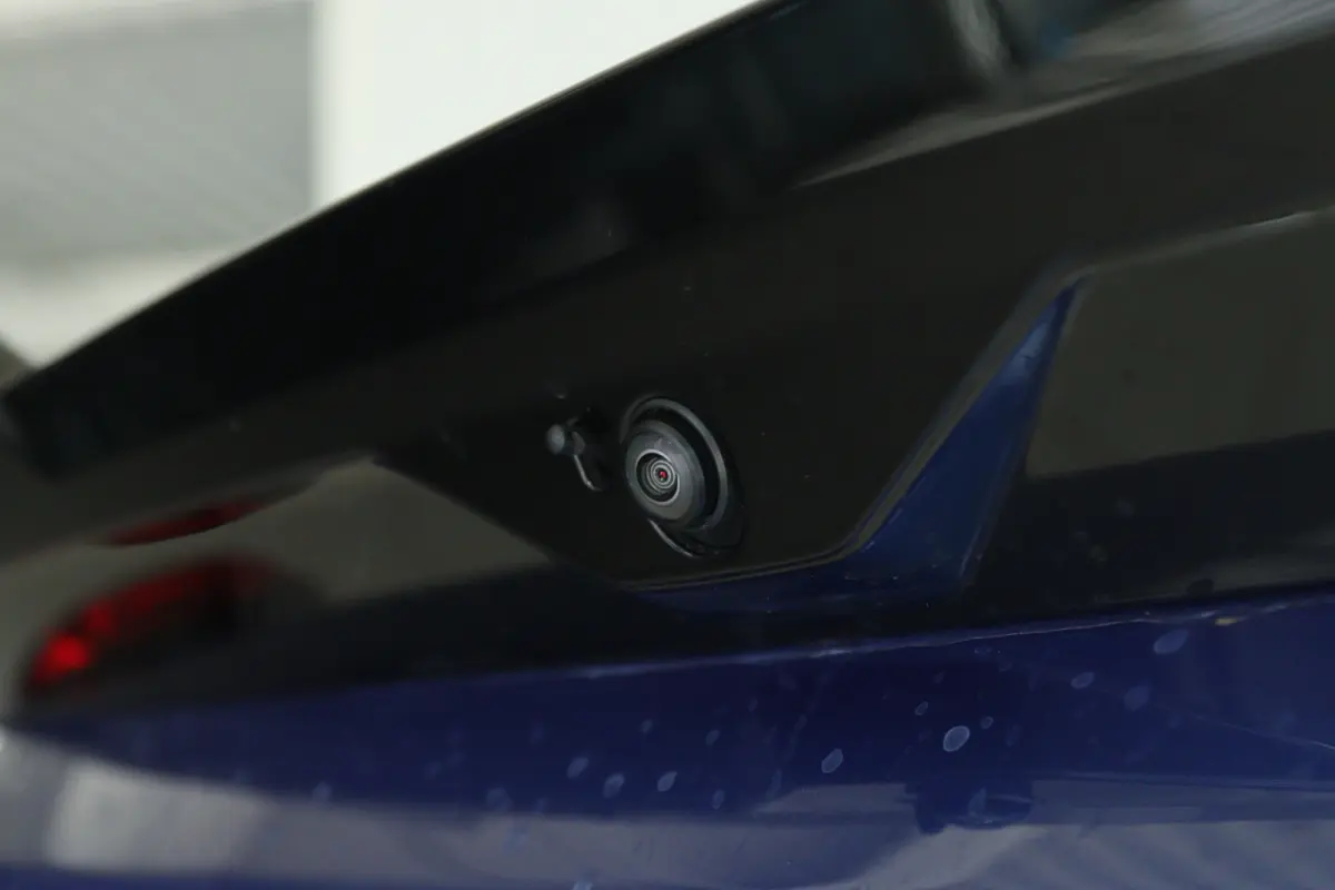 M35i xDrive | NL Auto | Harman & Kardon | Head-up | 360 Camera | Stoelverwarming | Keyless | Iconic Glow | Cruise Control |