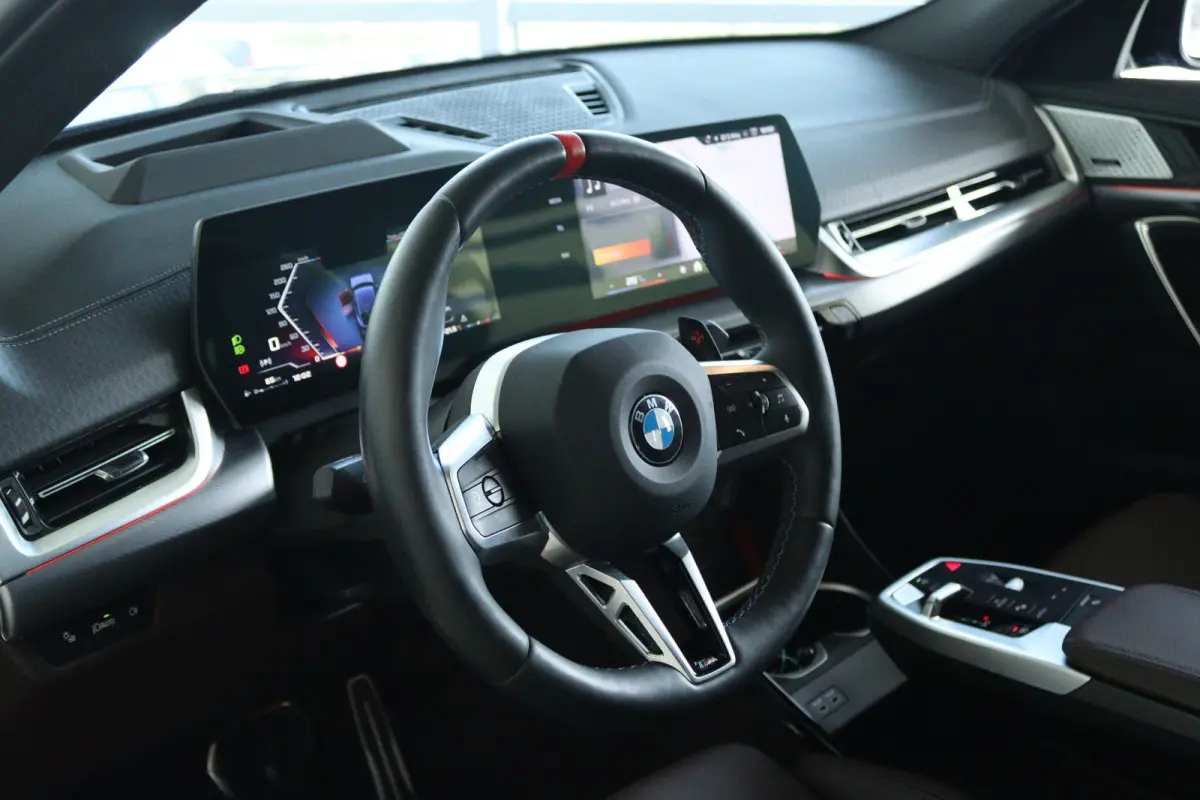 M35i xDrive | NL Auto | Harman & Kardon | Head-up | 360 Camera | Stoelverwarming | Keyless | Iconic Glow | Cruise Control |