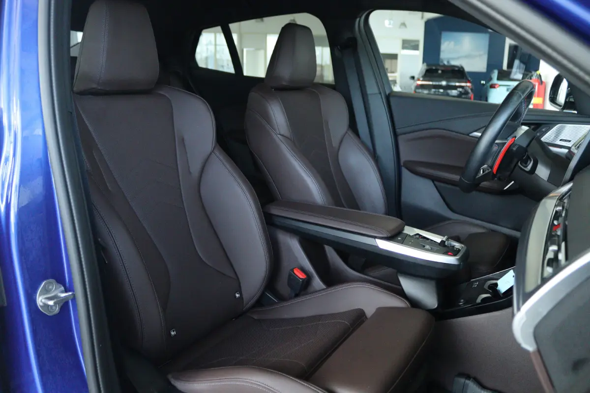 M35i xDrive | NL Auto | Harman & Kardon | Head-up | 360 Camera | Stoelverwarming | Keyless | Iconic Glow | Cruise Control |