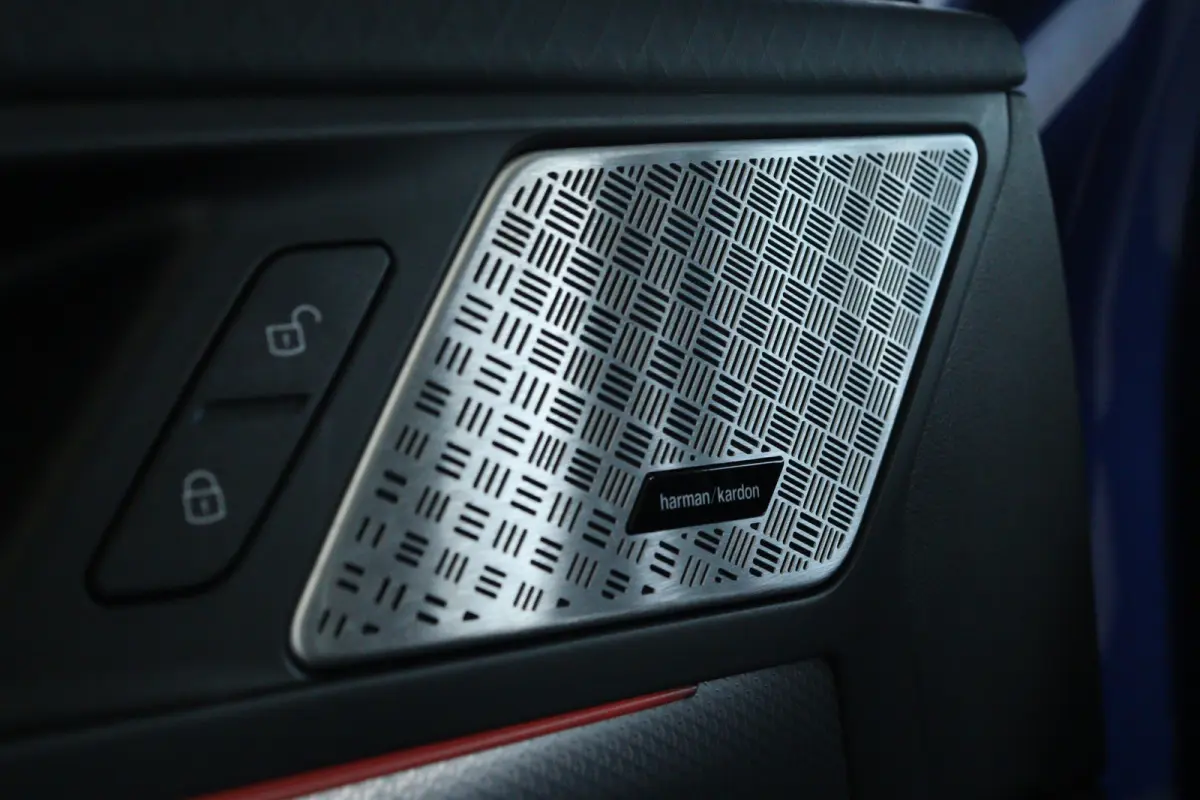 M35i xDrive | NL Auto | Harman & Kardon | Head-up | 360 Camera | Stoelverwarming | Keyless | Iconic Glow | Cruise Control |