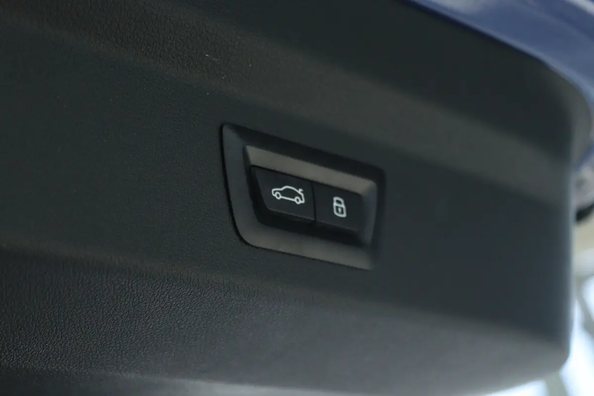 M35i xDrive | NL Auto | Harman & Kardon | Head-up | 360 Camera | Stoelverwarming | Keyless | Iconic Glow | Cruise Control |
