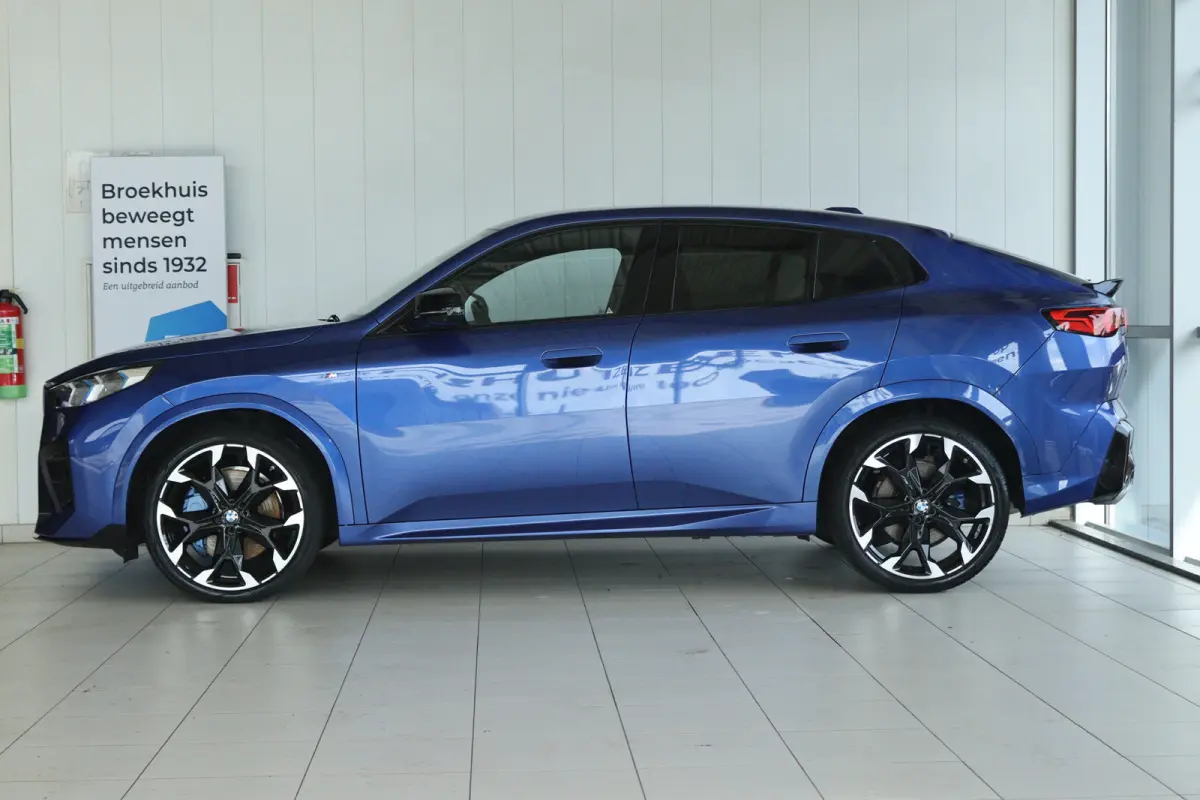 M35i xDrive | NL Auto | Harman & Kardon | Head-up | 360 Camera | Stoelverwarming | Keyless | Iconic Glow | Cruise Control |