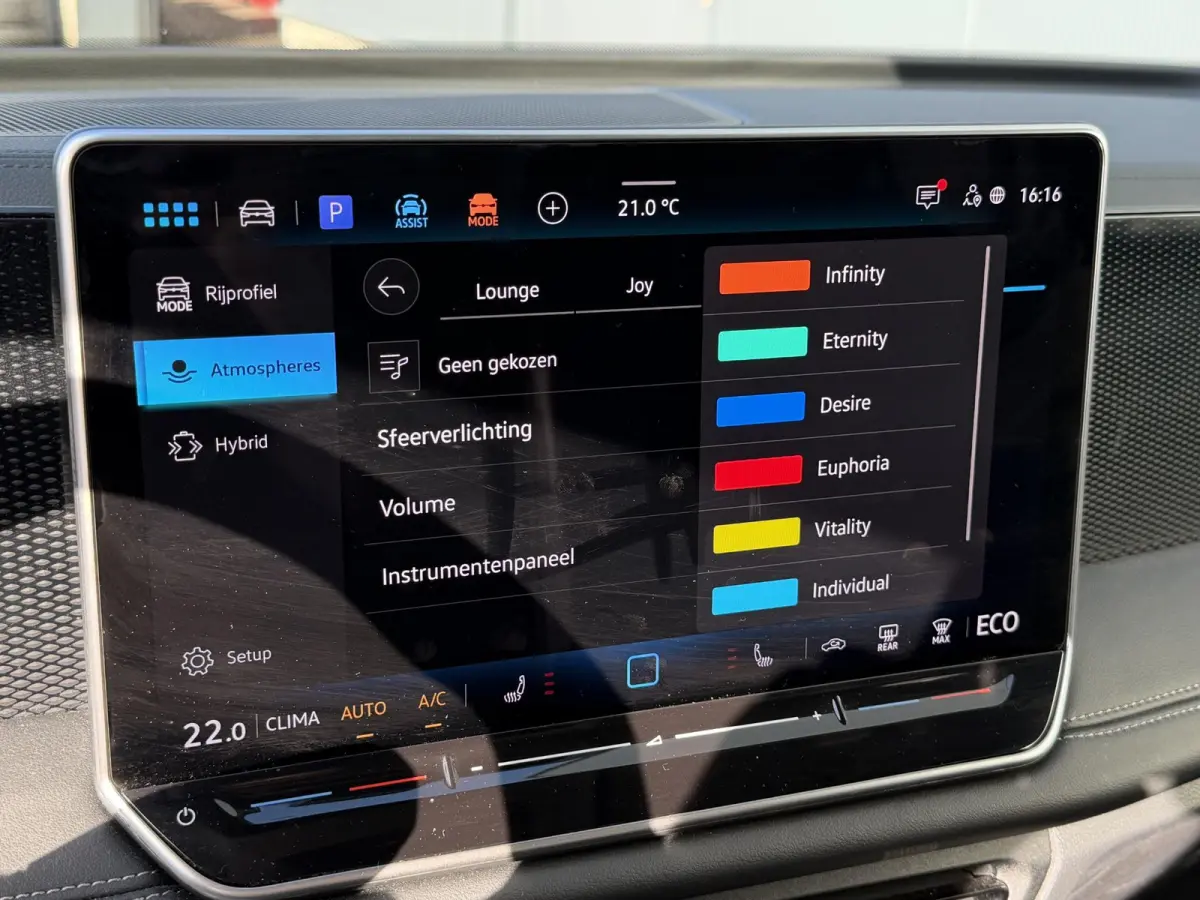 1.5 eHybrid Life Edition PHEV 18"/Trekhaak/Stoel + stuurverwarming/Matrix LED/Camera/Adaptieve cruise/Dodehoek/Keyless/PDC/Elektrische klep