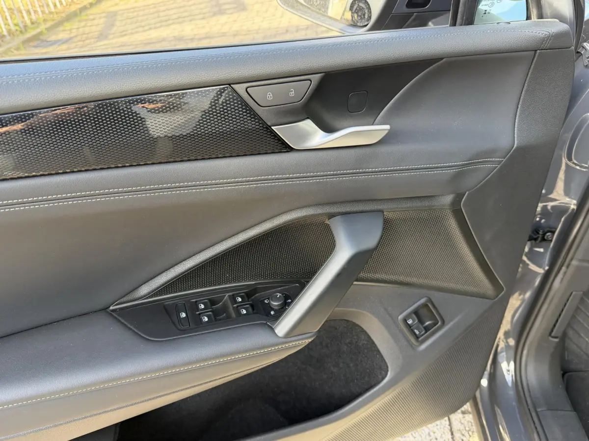 1.5 eHybrid Life Edition PHEV 18"/Trekhaak/Stoel + stuurverwarming/Matrix LED/Camera/Adaptieve cruise/Dodehoek/Keyless/PDC/Elektrische klep