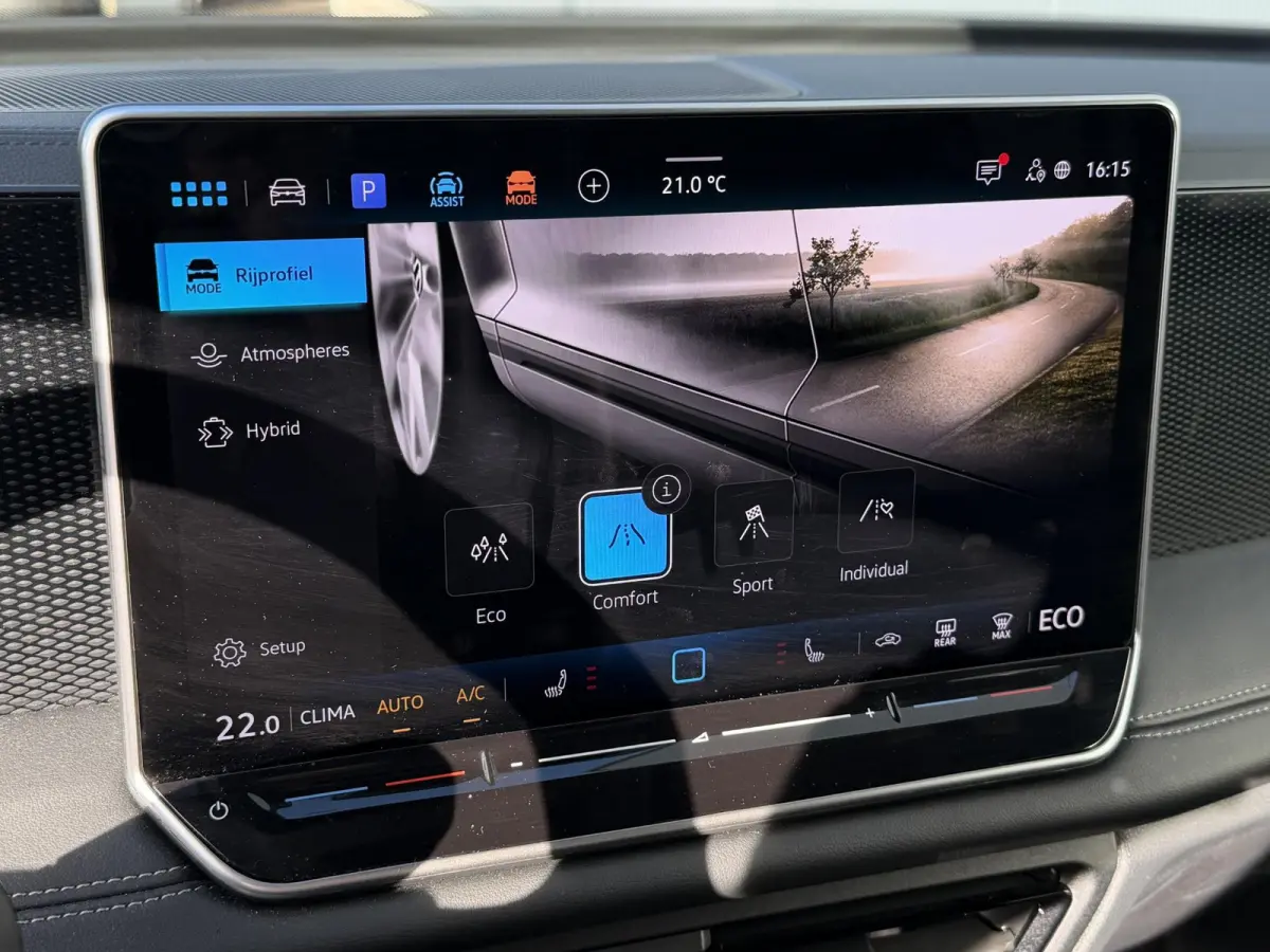 1.5 eHybrid Life Edition PHEV 18"/Trekhaak/Stoel + stuurverwarming/Matrix LED/Camera/Adaptieve cruise/Dodehoek/Keyless/PDC/Elektrische klep
