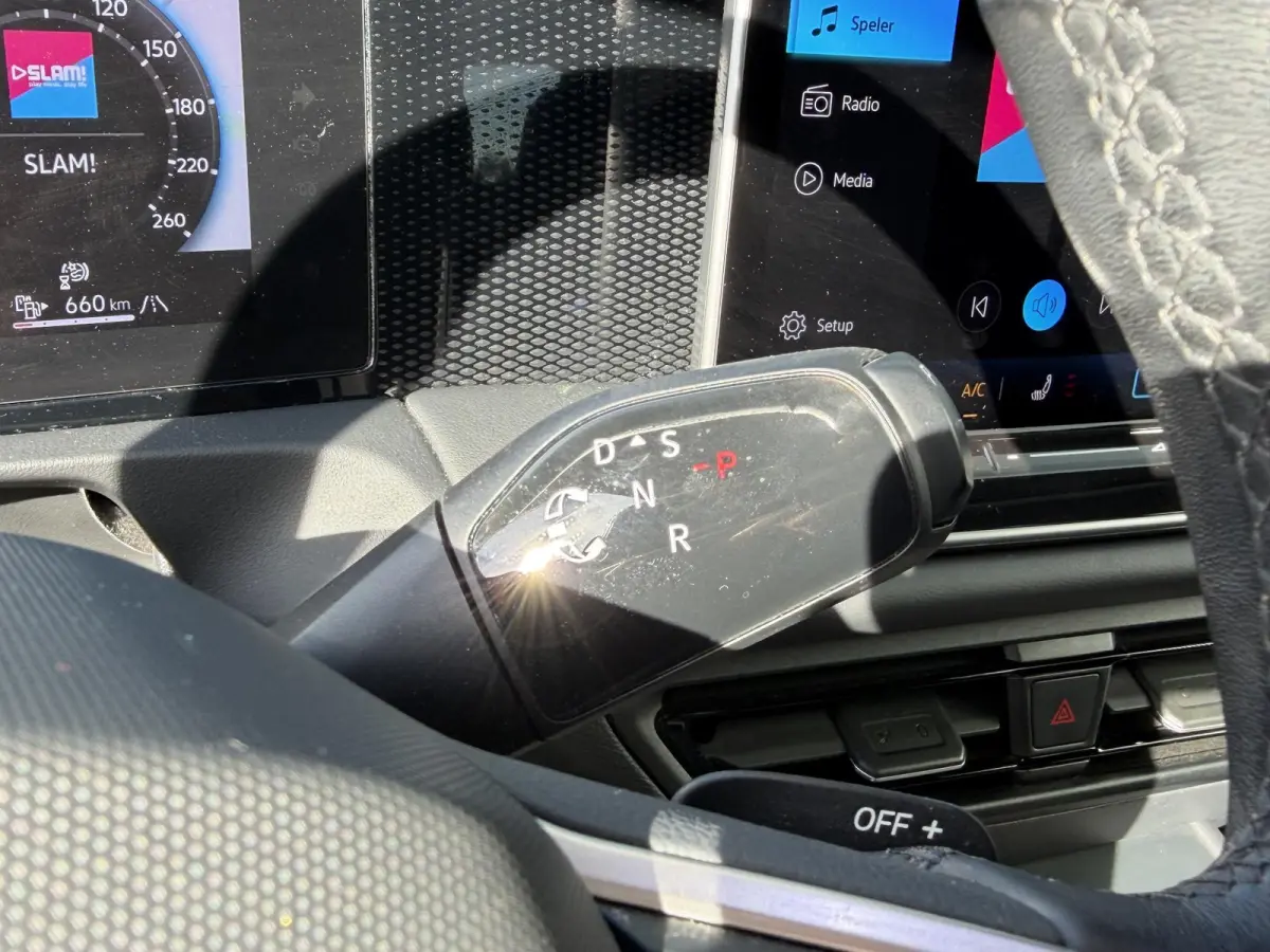1.5 eHybrid Life Edition PHEV 18"/Trekhaak/Stoel + stuurverwarming/Matrix LED/Camera/Adaptieve cruise/Dodehoek/Keyless/PDC/Elektrische klep