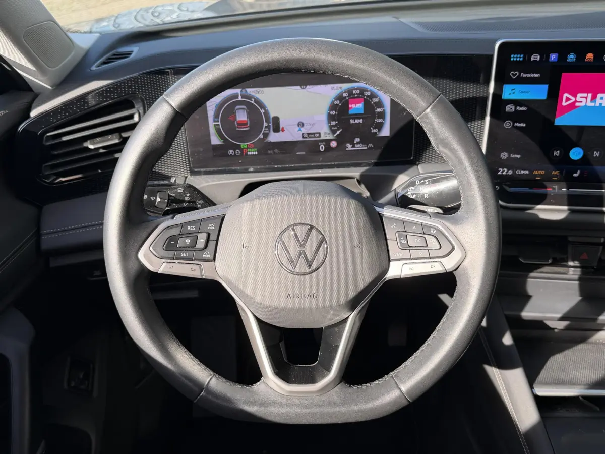 1.5 eHybrid Life Edition PHEV 18"/Trekhaak/Stoel + stuurverwarming/Matrix LED/Camera/Adaptieve cruise/Dodehoek/Keyless/PDC/Elektrische klep