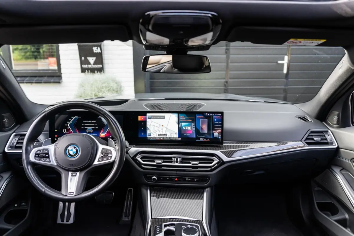 330e xDrive 360 Pano H&K HUD Carbon M340