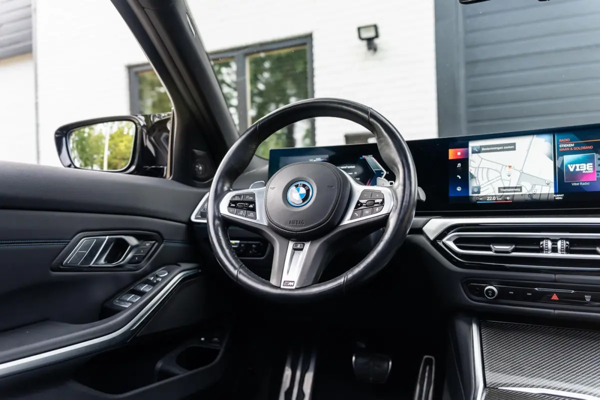 330e xDrive 360 Pano H&K HUD Carbon M340