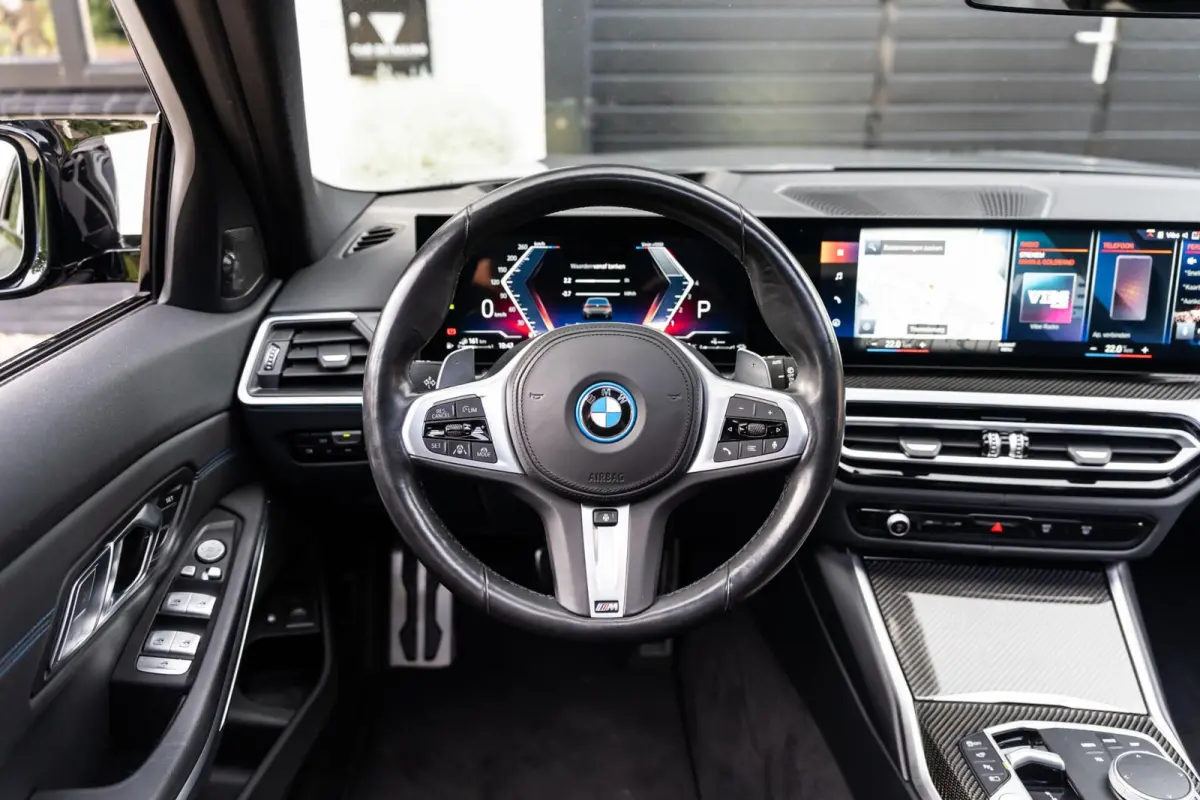 330e xDrive 360 Pano H&K HUD Carbon M340