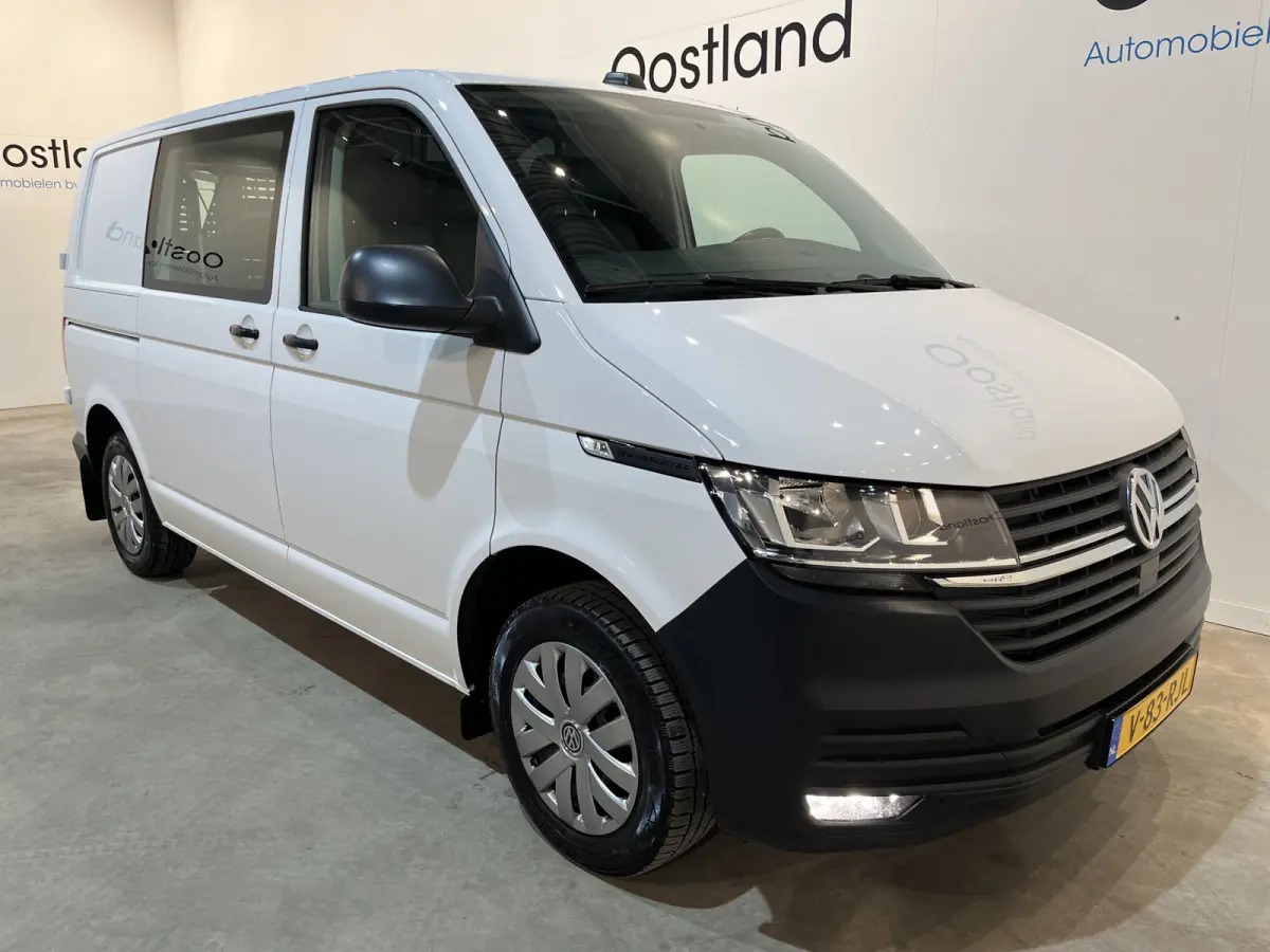 2.0 TDI L1H1 150 PK Servicebus / Sortimo Inrichting / Euro 6 / 220V. / Airco / CarPlay / Camera / Cruise Control / Trekhaak / 3-Zits /