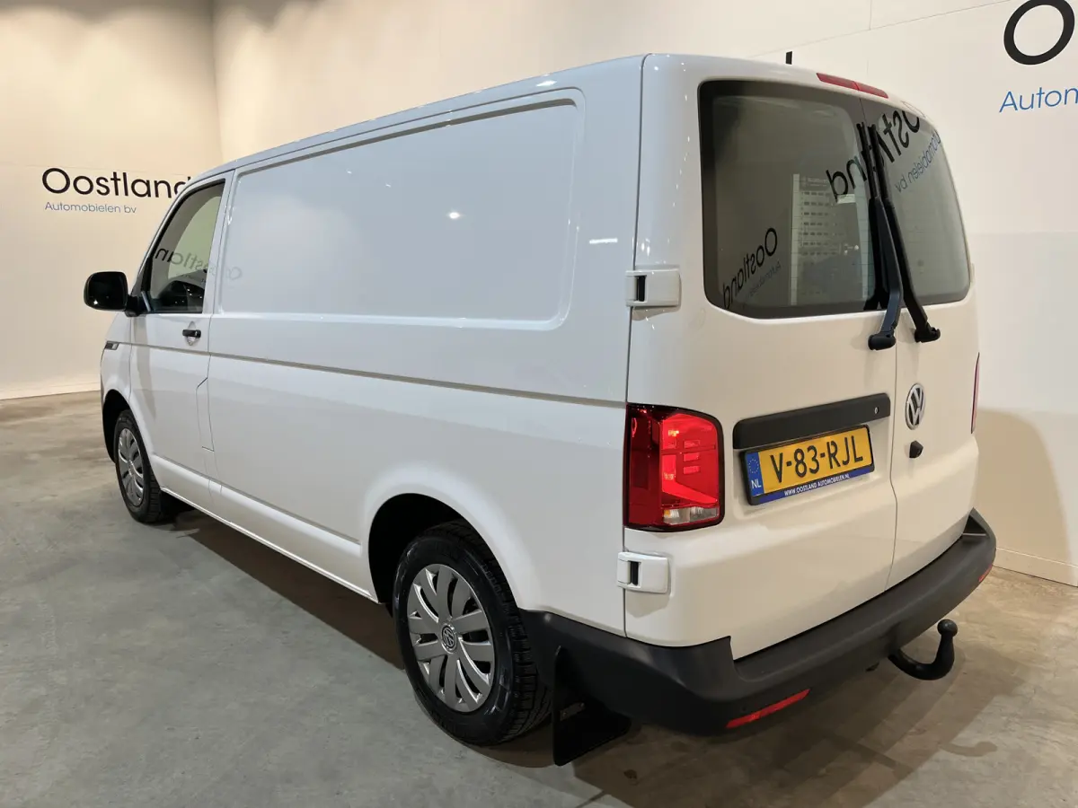 2.0 TDI L1H1 150 PK Servicebus / Sortimo Inrichting / Euro 6 / 220V. / Airco / CarPlay / Camera / Cruise Control / Trekhaak / 3-Zits /