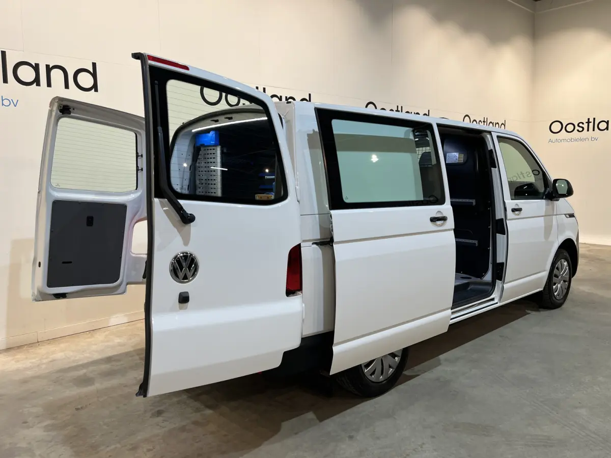 2.0 TDI L1H1 150 PK Servicebus / Sortimo Inrichting / Euro 6 / 220V. / Airco / CarPlay / Camera / Cruise Control / Trekhaak / 3-Zits /