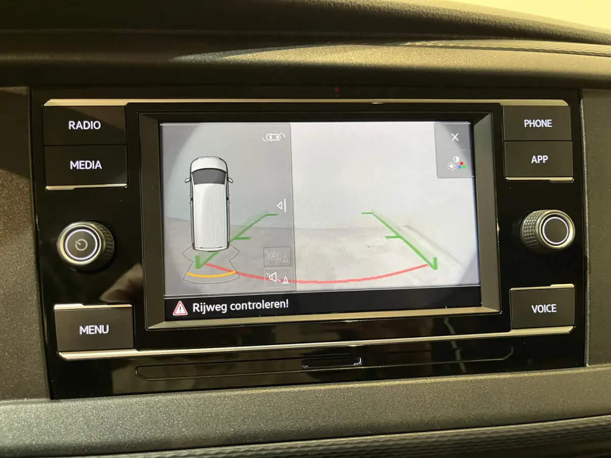 2.0 TDI L1H1 150 PK Servicebus / Sortimo Inrichting / Euro 6 / 220V. / Airco / CarPlay / Camera / Cruise Control / Trekhaak / 3-Zits /
