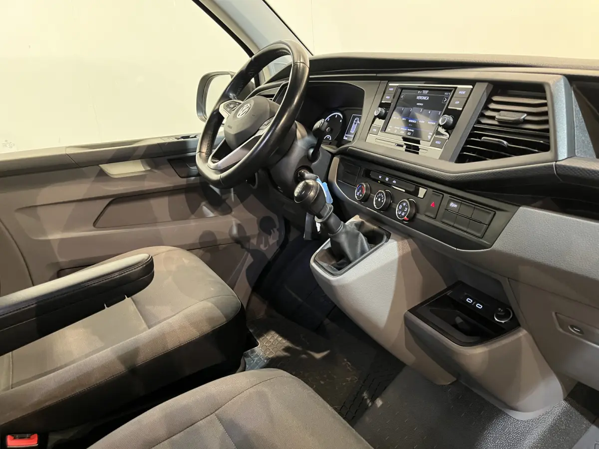 2.0 TDI L1H1 150 PK Servicebus / Sortimo Inrichting / Euro 6 / 220V. / Airco / CarPlay / Camera / Cruise Control / Trekhaak / 3-Zits /
