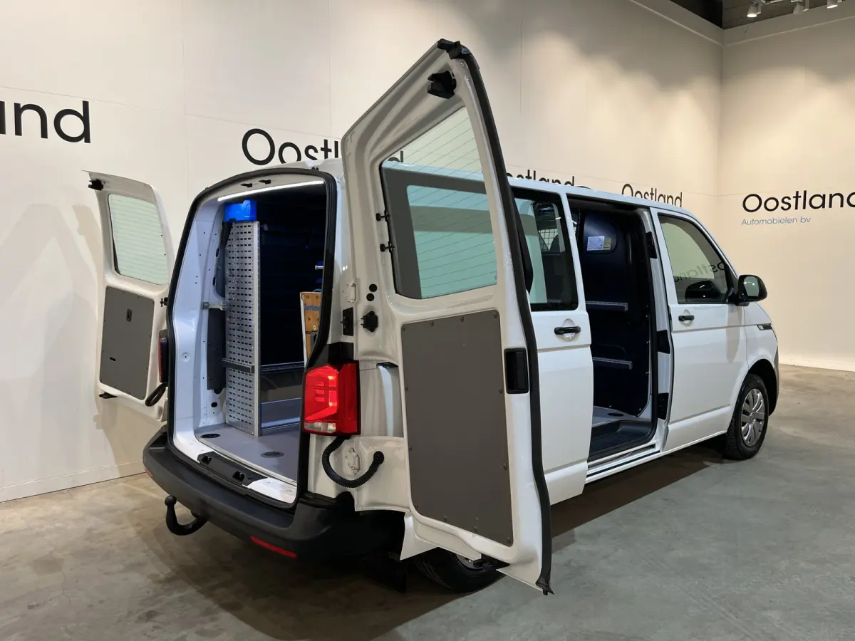 2.0 TDI L1H1 150 PK Servicebus / Sortimo Inrichting / Euro 6 / 220V. / Airco / CarPlay / Camera / Cruise Control / Trekhaak / 3-Zits /