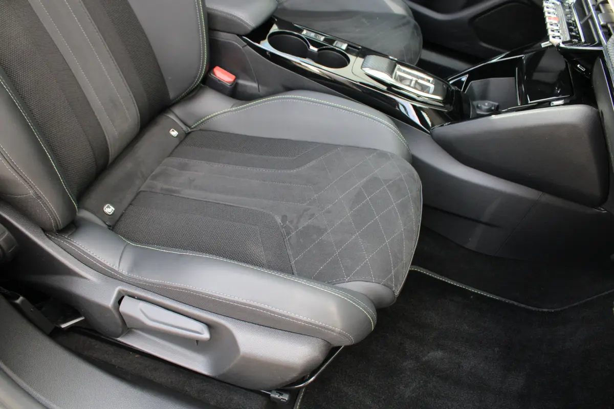 1.2 PureTech GT Pack | Automaat | Navigatie | Camera | Panorama/schuifdak | Alcantara | Focal | 1e Eigenaar |