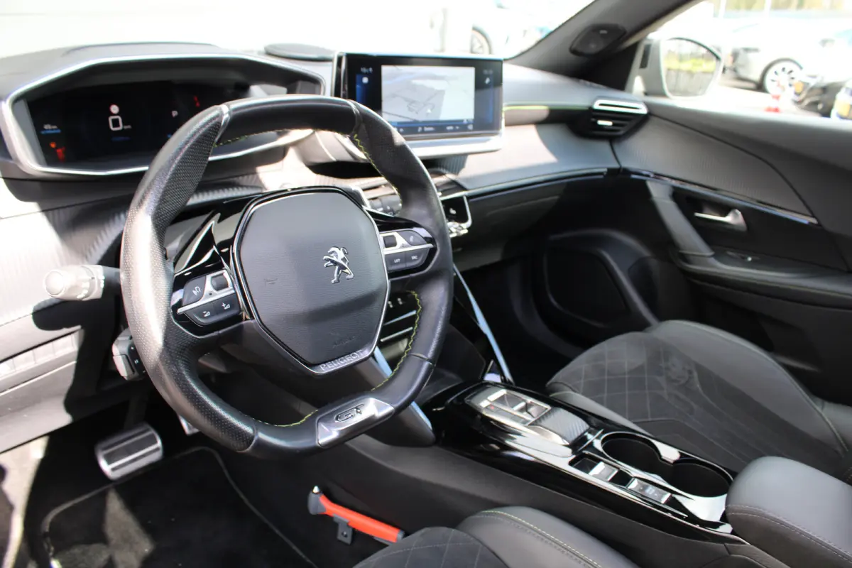1.2 PureTech GT Pack | Automaat | Navigatie | Camera | Panorama/schuifdak | Alcantara | Focal | 1e Eigenaar |