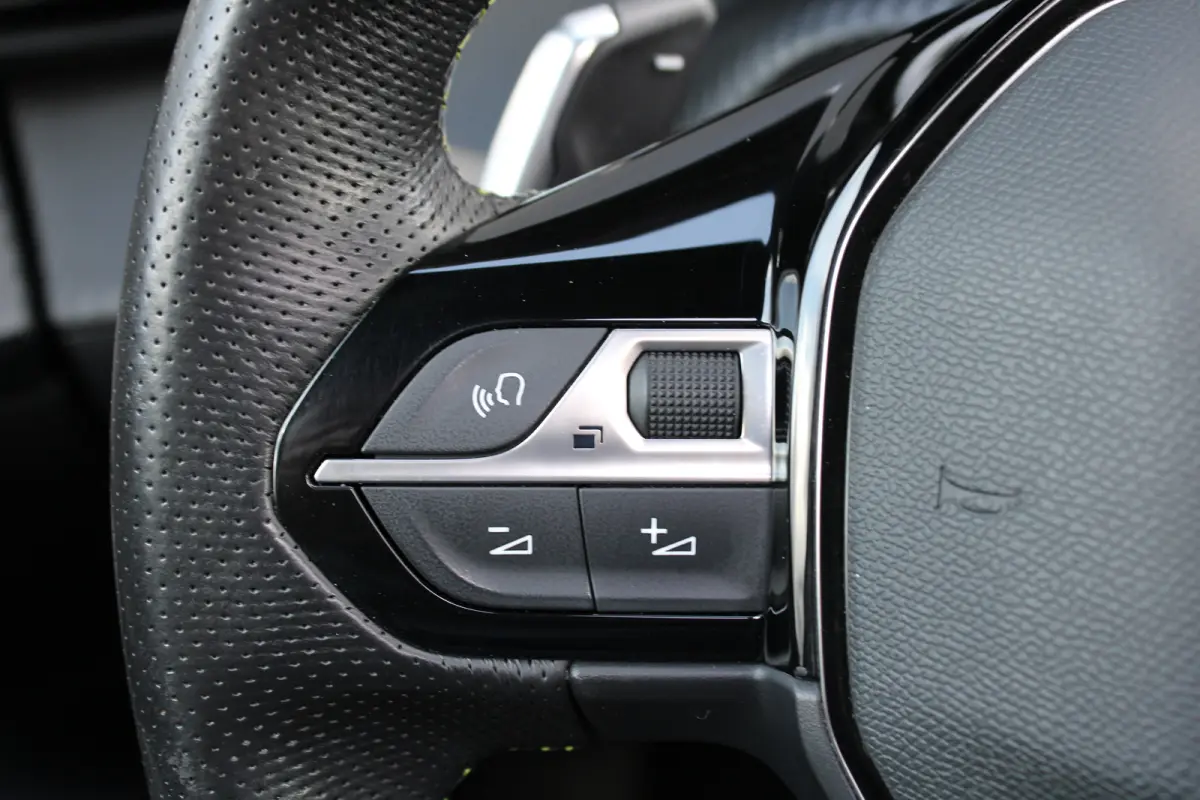 1.2 PureTech GT Pack | Automaat | Navigatie | Camera | Panorama/schuifdak | Alcantara | Focal | 1e Eigenaar |