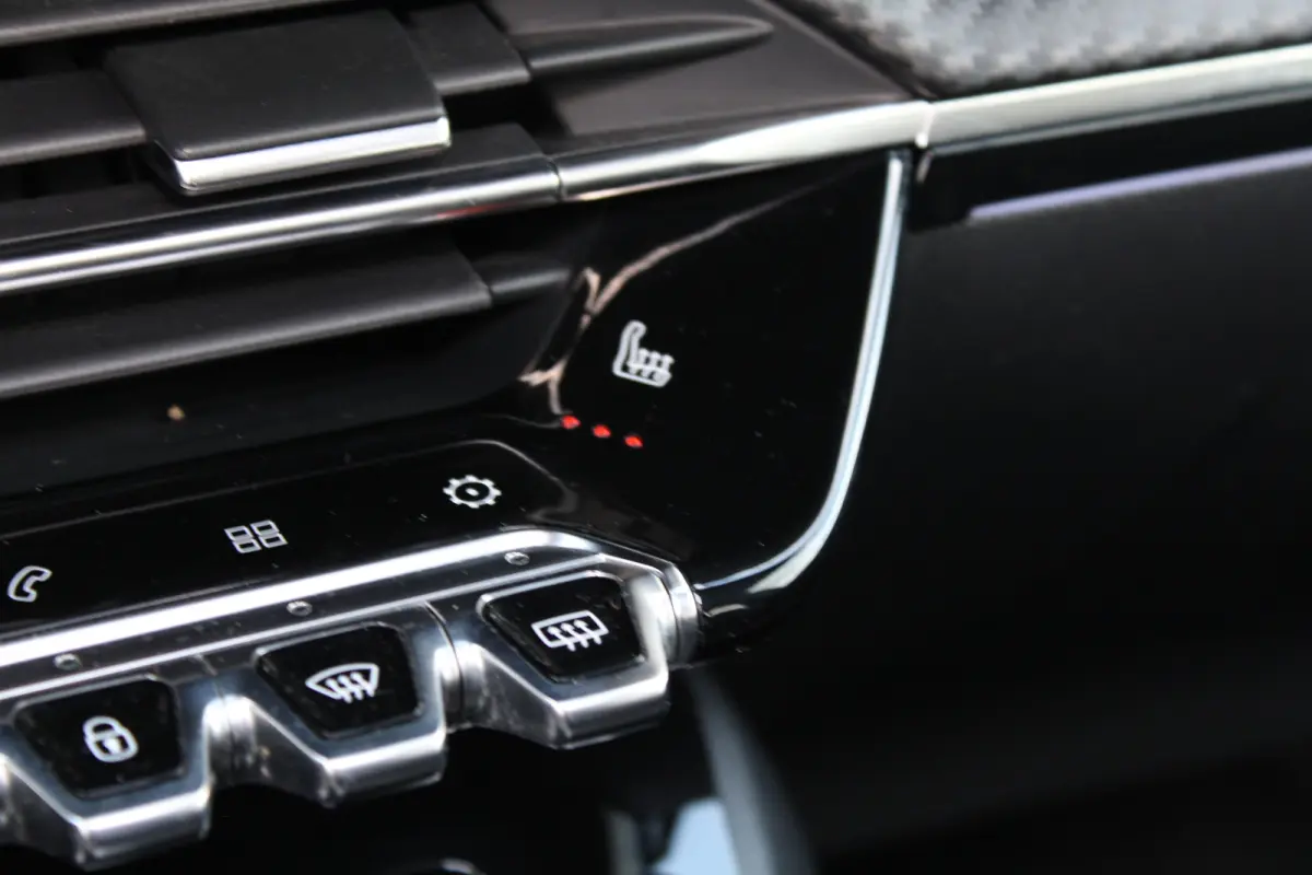 1.2 PureTech GT Pack | Automaat | Navigatie | Camera | Panorama/schuifdak | Alcantara | Focal | 1e Eigenaar |