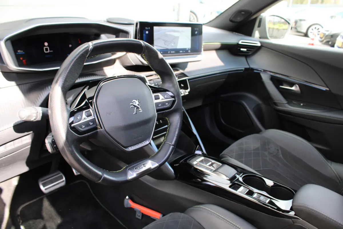 1.2 PureTech GT Pack | Automaat | Navigatie | Camera | Panorama/schuifdak | Alcantara | Focal | 1e Eigenaar |