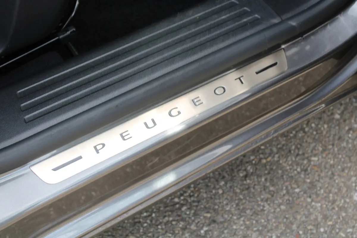 1.2 PureTech GT Pack | Automaat | Navigatie | Camera | Panorama/schuifdak | Alcantara | Focal | 1e Eigenaar |