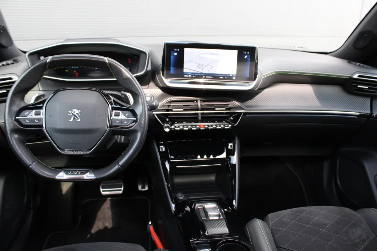 1.2 PureTech GT Pack | Automaat | Navigatie | Camera | Panorama/schuifdak | Alcantara | Focal | 1e Eigenaar |