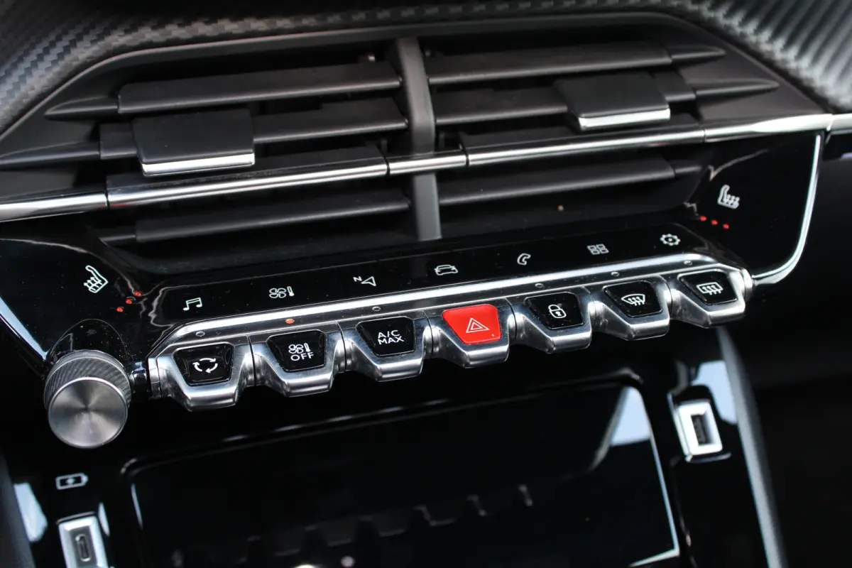 1.2 PureTech GT Pack | Automaat | Navigatie | Camera | Panorama/schuifdak | Alcantara | Focal | 1e Eigenaar |