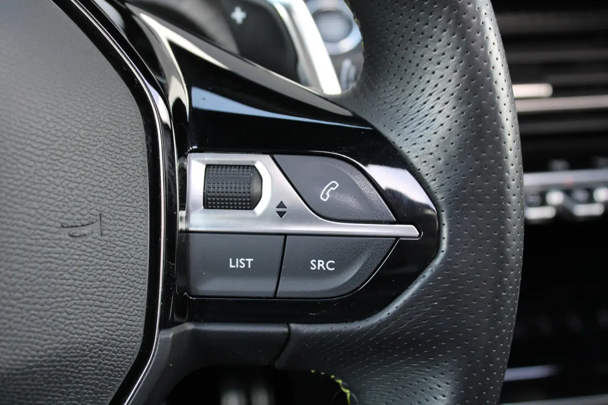 1.2 PureTech GT Pack | Automaat | Navigatie | Camera | Panorama/schuifdak | Alcantara | Focal | 1e Eigenaar |