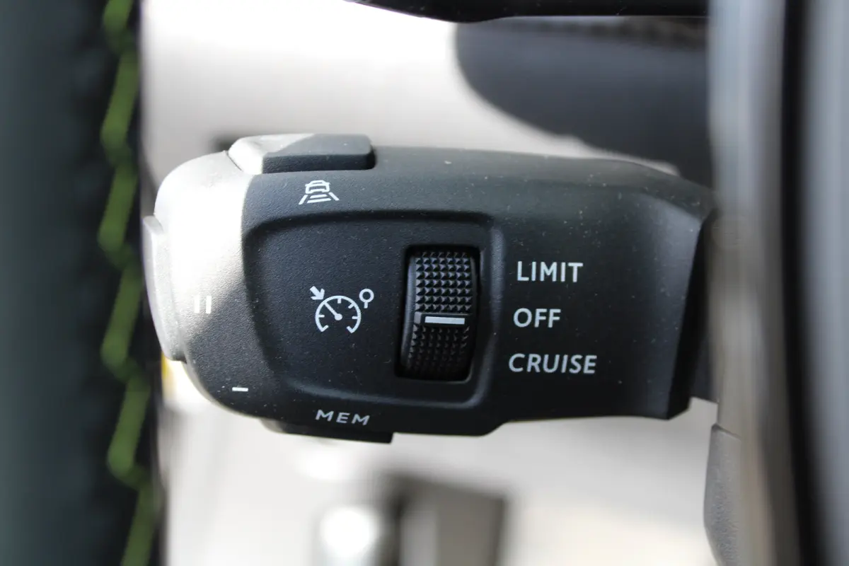 1.2 PureTech GT Pack | Automaat | Navigatie | Camera | Panorama/schuifdak | Alcantara | Focal | 1e Eigenaar |