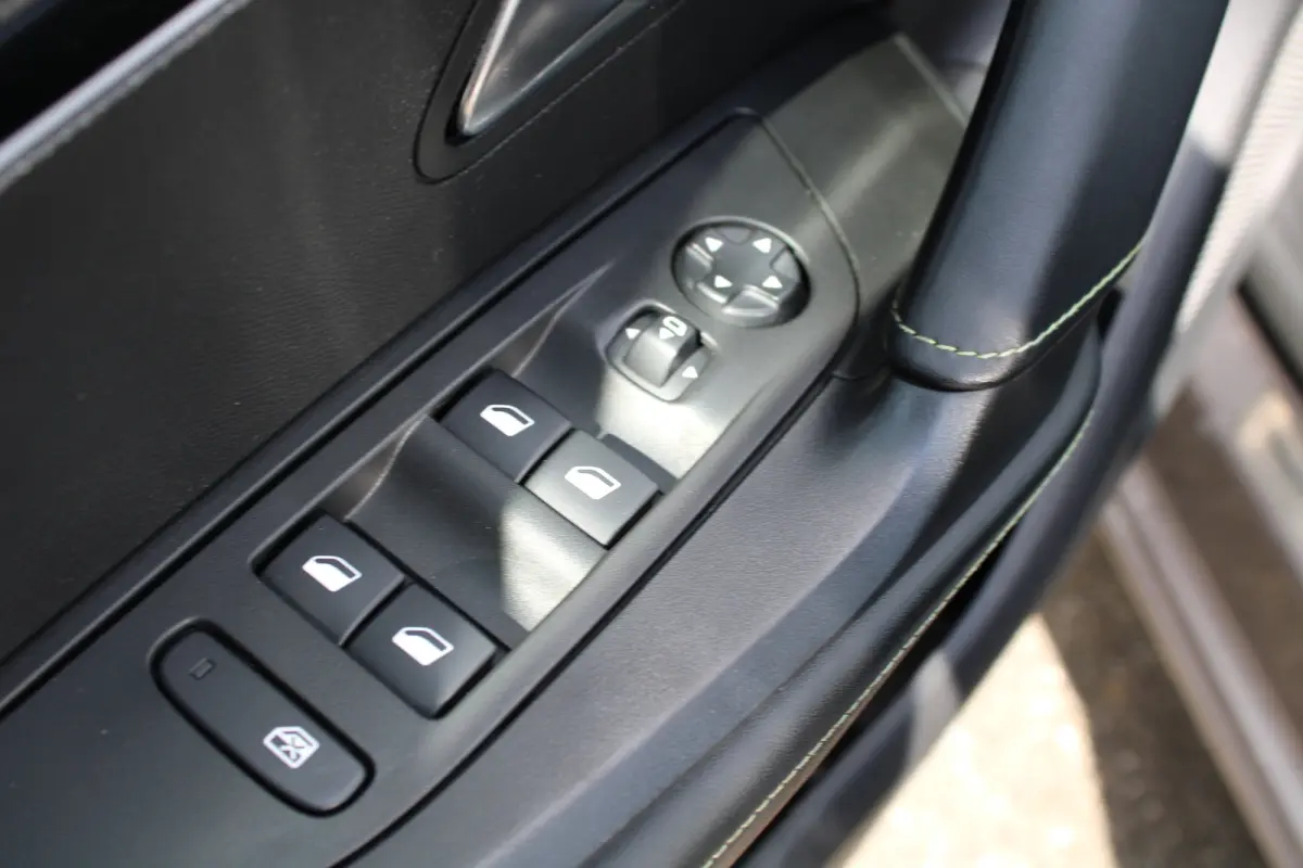 1.2 PureTech GT Pack | Automaat | Navigatie | Camera | Panorama/schuifdak | Alcantara | Focal | 1e Eigenaar |