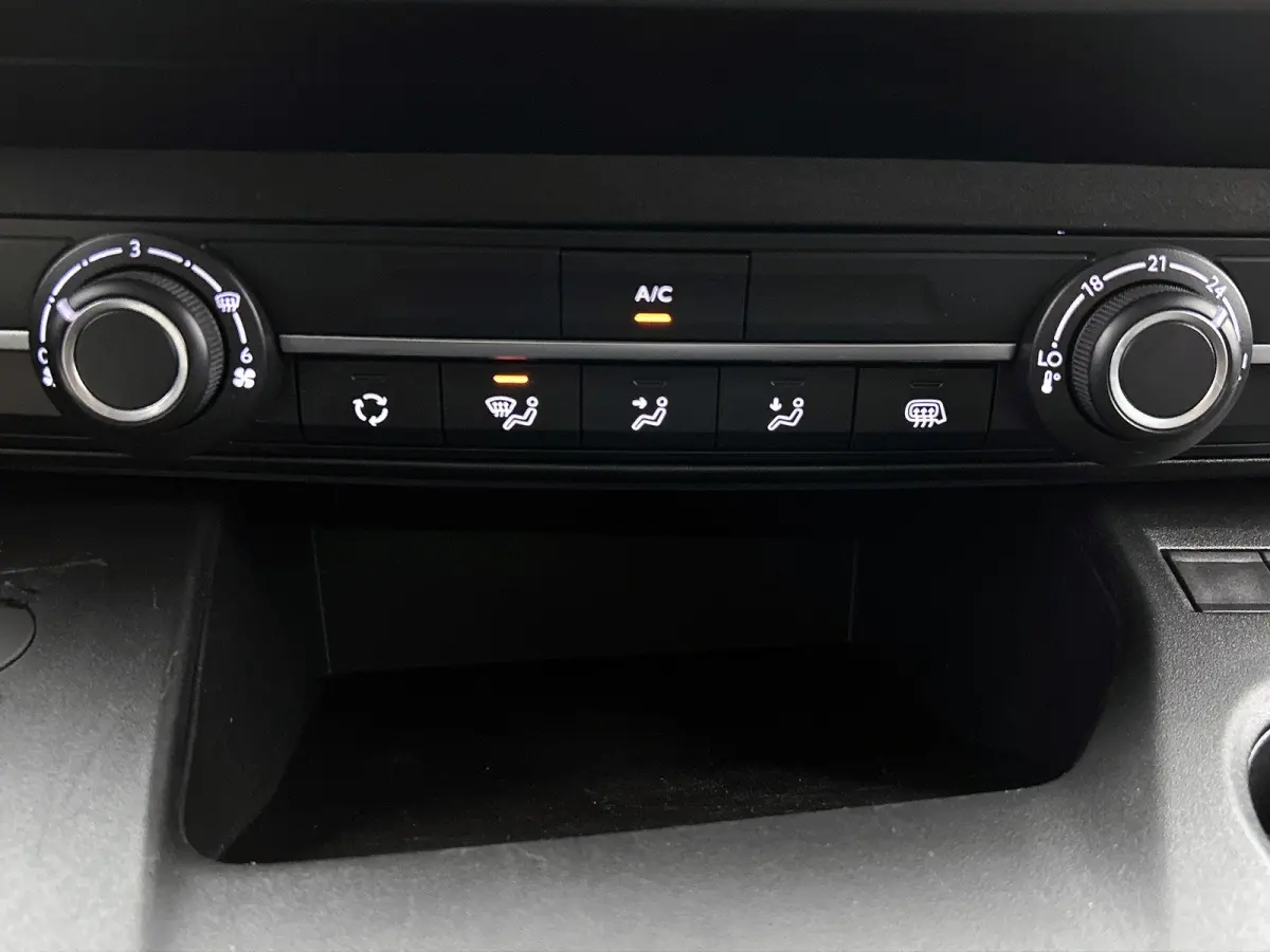 1.5 BHDi L1 Heavy 55kW Pro | Airco | Radio |