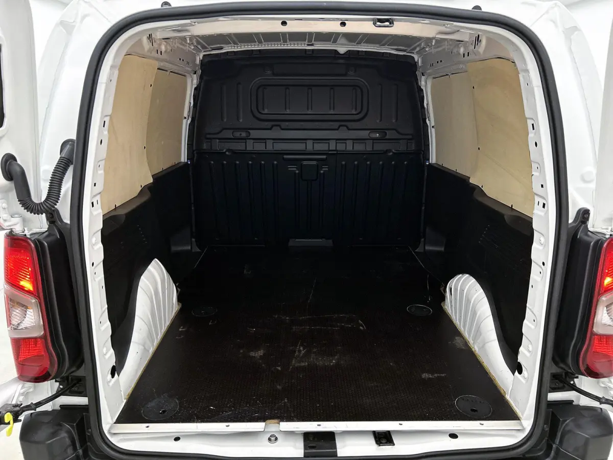 1.5 BHDi L1 Heavy 55kW Pro | Airco | Radio |