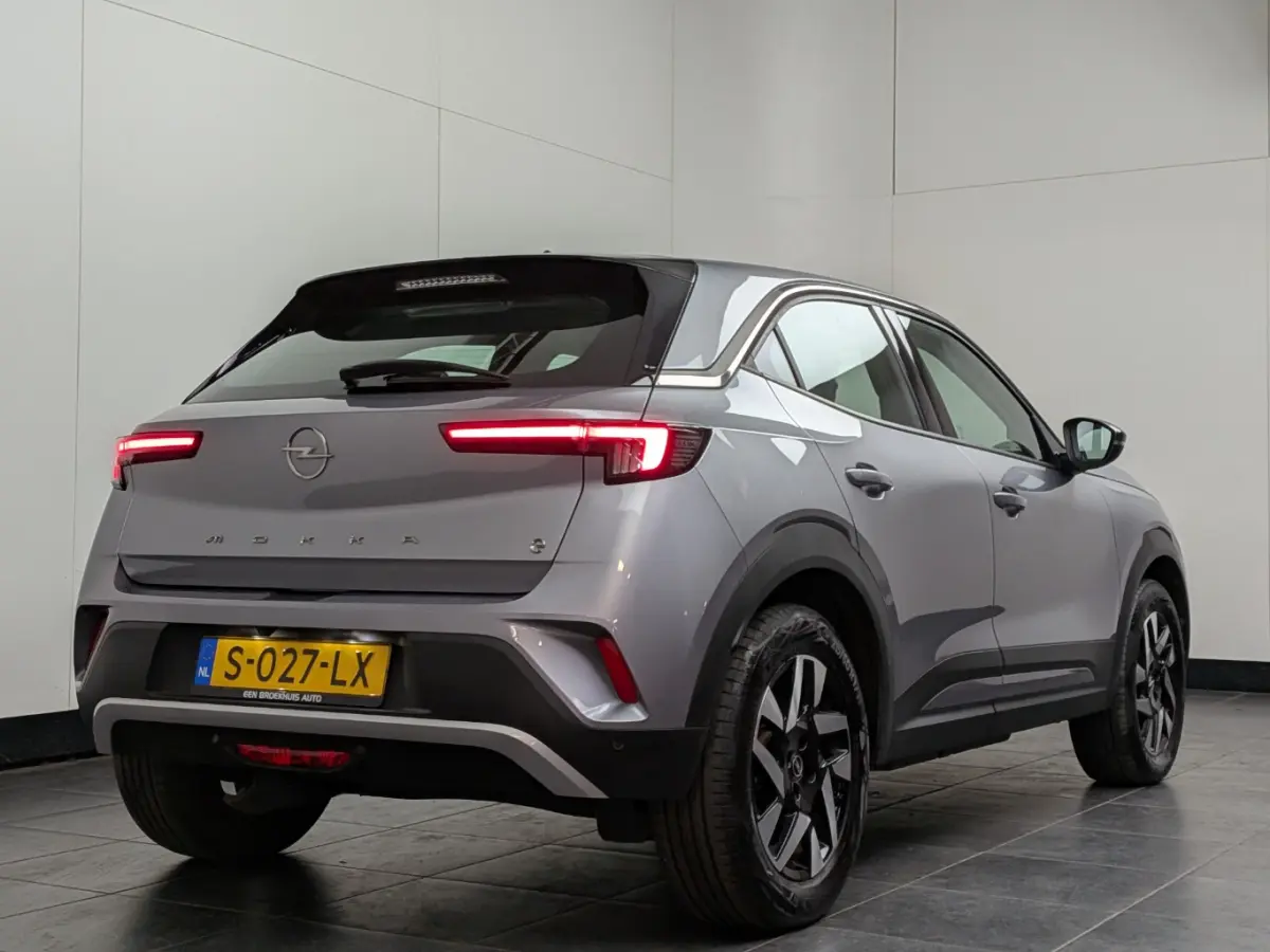 Level 3 50 kWh SOH 96,3% | Airco | Camera | Cruise Control | DAB | LMV 17" | LED | Navi | PDC Achter |