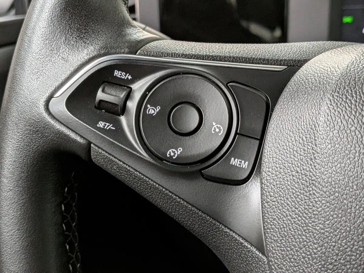 Level 3 50 kWh SOH 96,3% | Airco | Camera | Cruise Control | DAB | LMV 17" | LED | Navi | PDC Achter |