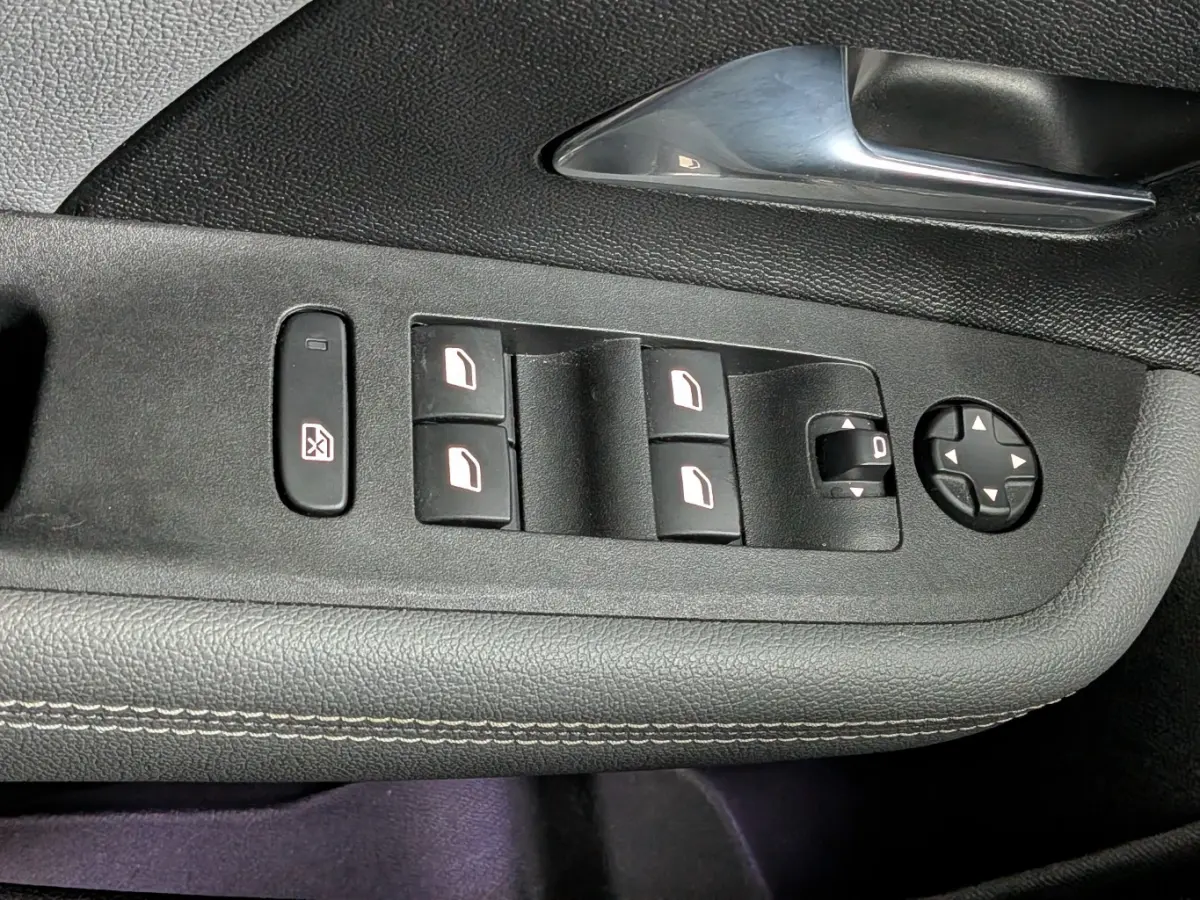 Level 3 50 kWh SOH 96,3% | Airco | Camera | Cruise Control | DAB | LMV 17" | LED | Navi | PDC Achter |