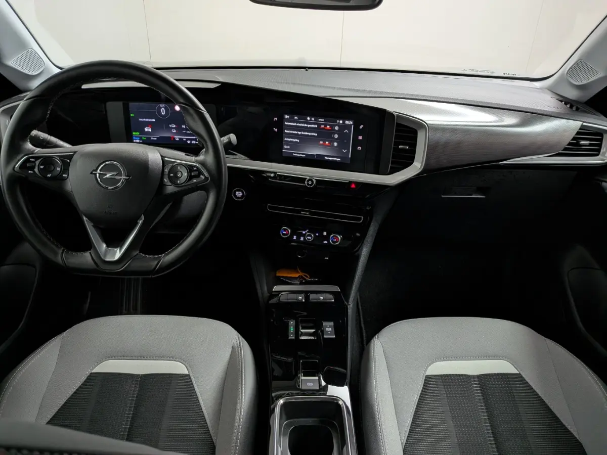 Level 3 50 kWh SOH 96,3% | Airco | Camera | Cruise Control | DAB | LMV 17" | LED | Navi | PDC Achter |