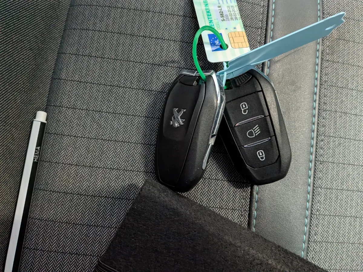 EV Allure Pack 50 kWh SOH 94% | Airco | Camera | Cruise Adaptief | DAB | Keyless | LED | LMV 17" | Navi | PDC Achter | Stoelverwarming |