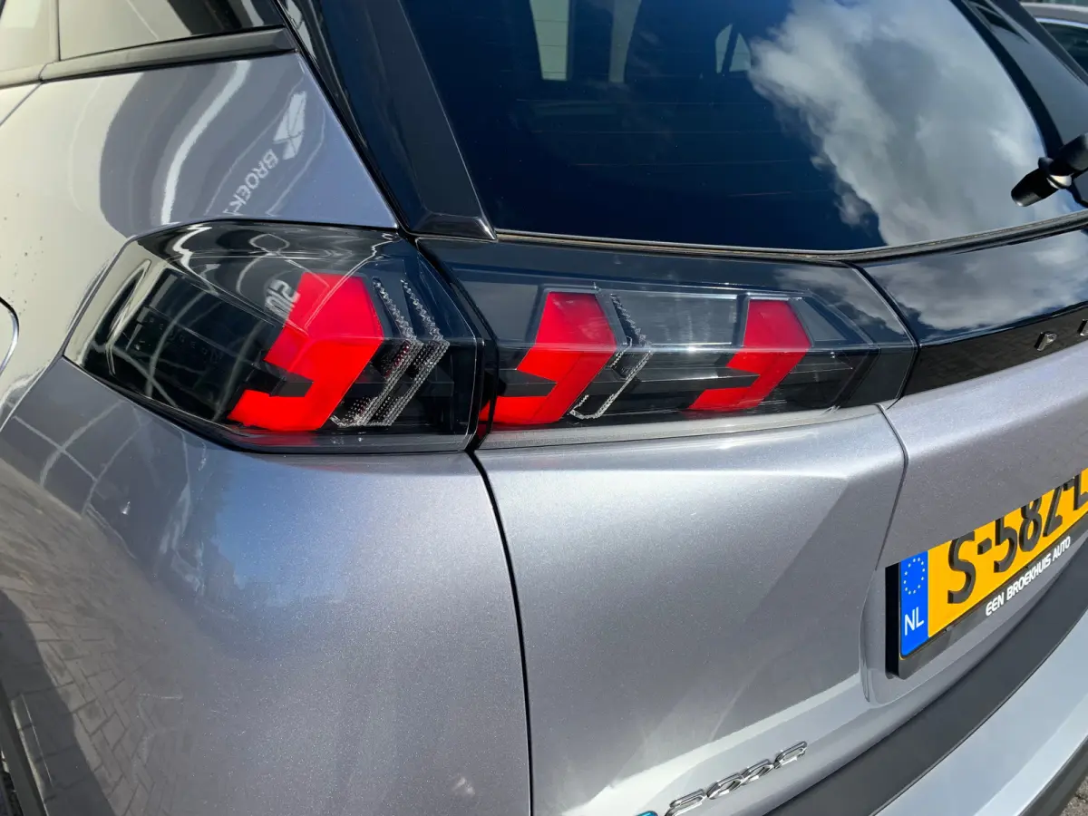 EV Allure Pack 50 kWh SOH 94% | Airco | Camera | Cruise Adaptief | DAB | Keyless | LED | LMV 17" | Navi | PDC Achter | Stoelverwarming |