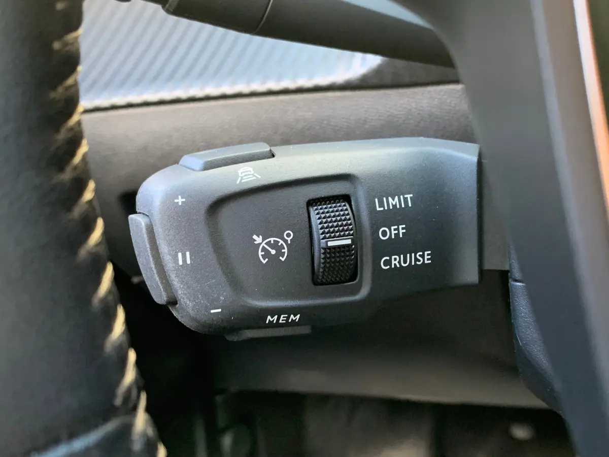 EV Allure Pack 50 kWh SOH 94% | Airco | Camera | Cruise Adaptief | DAB | Keyless | LED | LMV 17" | Navi | PDC Achter | Stoelverwarming |