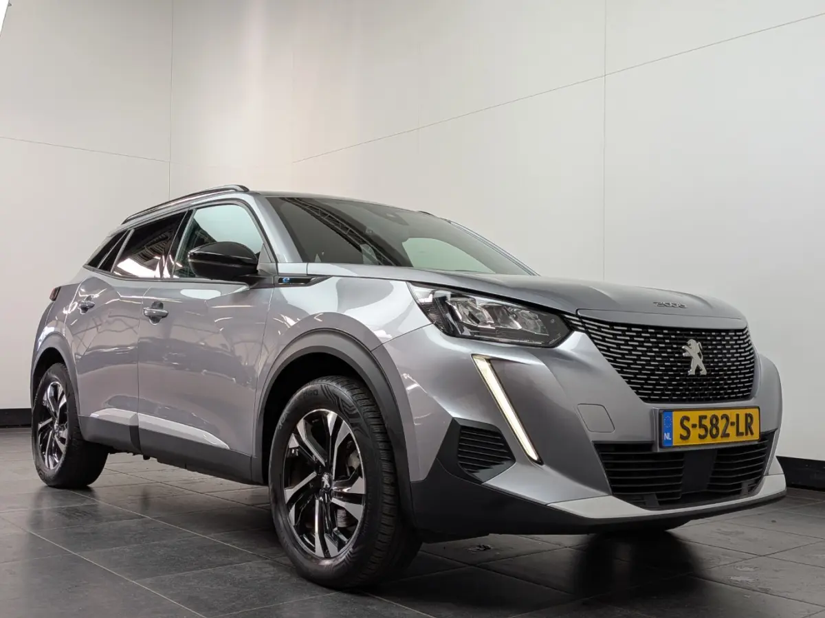 EV Allure Pack 50 kWh SOH 94% | Airco | Camera | Cruise Adaptief | DAB | Keyless | LED | LMV 17" | Navi | PDC Achter | Stoelverwarming |